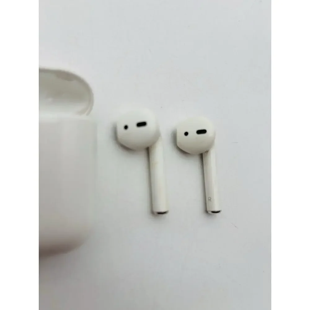2 Right Side Apple AirPods 2nd Generation Earbuds And Case For Parts And Repair